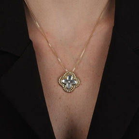 Colar Dourado e Prateado de Flor Banhado a Ouro 24k